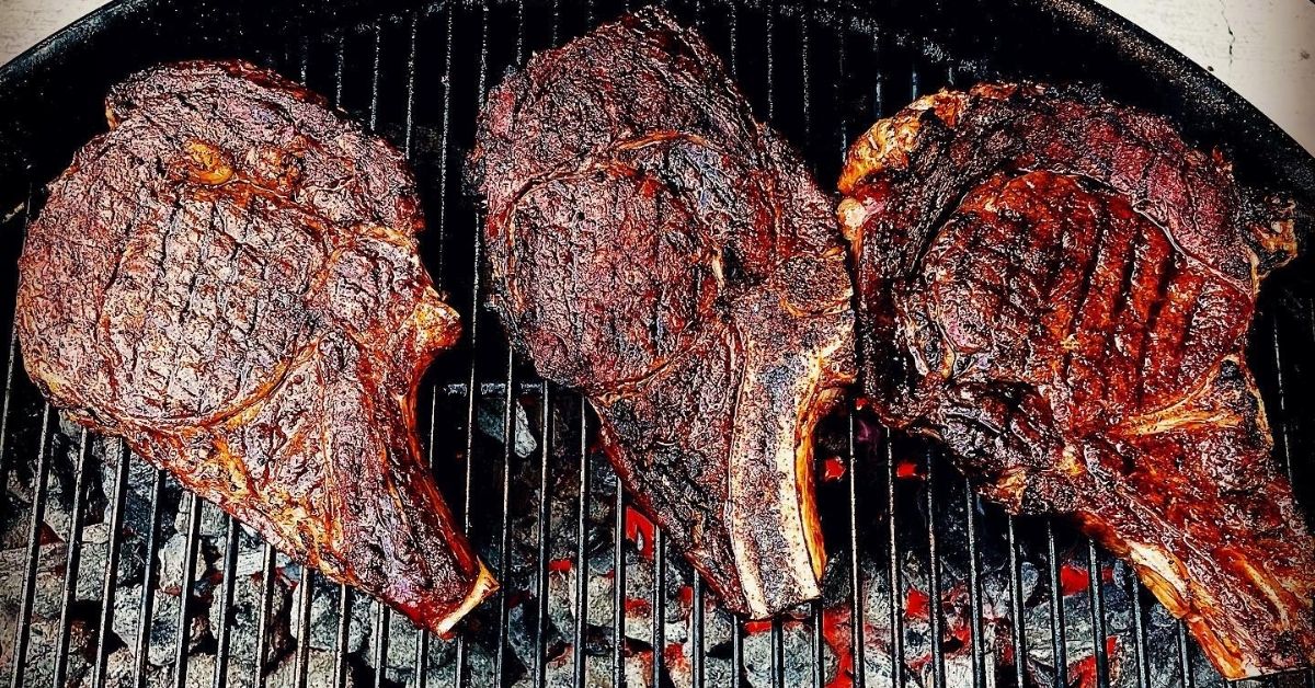 How Long Does Charcoal Stay Hot? Maintaining Grill Heat Guide