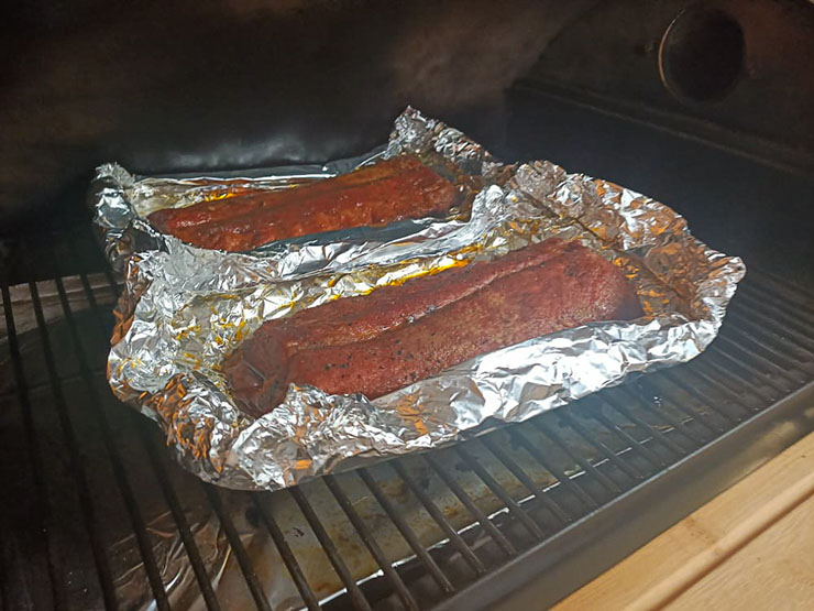 Wrapping Ribs in Butcher Paper: BBQ Insulation Method